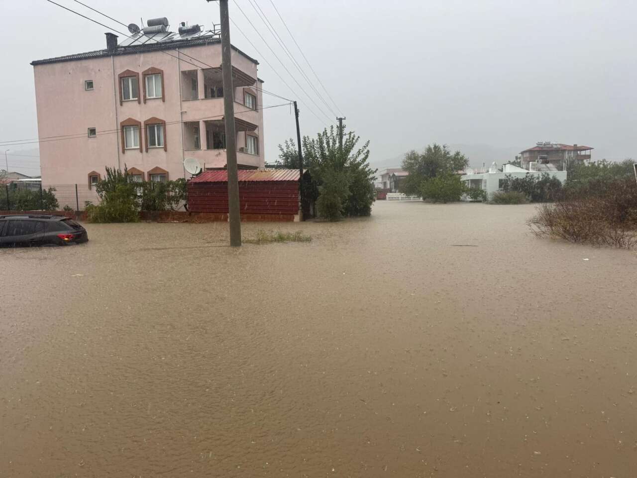 Muğla’da Sağanak ve Fırtına Hayatı Felç Etti 6